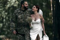 Sexi vojačka sa vydala za vojaka priamo na fronte: Už nechceli odkladať život