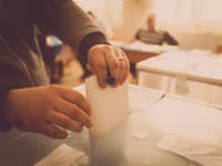 Voľby2022: Hlasovanie v spojených voľbách bude odlíšené farbami, na bielu a modrú