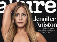 NAJSEXI titulka 53-ročnej Jennifer Aniston: Namakané brucho a miniatúrna podprsenka!