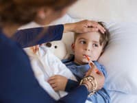 POZOR Pediatri bijú na poplach: Z pultov lekární miznú detské lieky na horúčku!