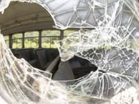 Tragická nehoda autobusu v Rusku: Zomrelo osem ľudí, dve desiatky boli zranené