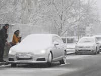 Slovenská správa ciest upozorňuje: Silné sneženie obmedzuje dohľadnosť vo viacerých lokalitách