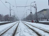 Sneh v Bratislave skomplikoval dopravu: Nepriaznivé počasie ovplyvnilo aj chod liniek MHD