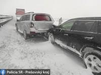 FOTO Masaker na diaľnici D1 v úseku Spišský Štvrtok-Poprad: Zrazilo sa 30 áut! Cesta je obojstranne uzavretá