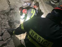Exkluzívne zábery slovenských záchranárov priamo z Turecka: Z trosiek sa im podarilo zachrániť živých ľudí!