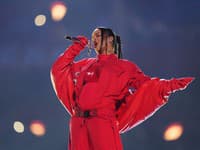 Obrovské PREKVAPENIE na Super Bowl: Rihanna je opäť TEHOTNÁ!