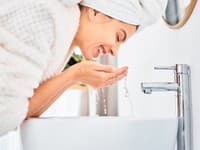 Varovanie expertov prekvapí: Tri dôvody, prečo by ste si nemali ráno umývať tvár