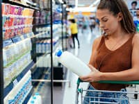 Francúzska vláda sa dohodla s maloobchodníkmi: Zastropovali ceny potravín, snažia sa zmierniť tlak inflácie
