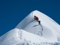 Desivé odhalenie o Mount Evereste: Toto sa s ním deje po výstupoch turistov, ktorí sa tam vysmrkajú