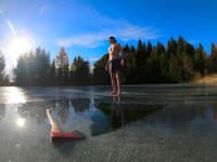 Svetový rekord na zamrznutom jazere: Český freediver sa len na jeden nádych ponoril do neuveriteľnej hĺbky!