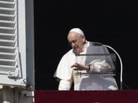 Pápež odslúžil vo Vatikáne bohoslužbu na Zelený štvrtok