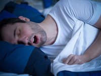 Chrápete počas spánku? Pozor, obrovské varovanie vedcov! Takto to môže poškodiť váš mozog