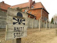 Turistka pobúrila FOTO z koncentračného tábora Auschwitz: Si ty vôbec normálna?!