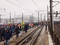 Zamestnanci letísk a železníc v Nemecku budú opäť štrajkovať