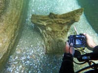 Potápač pod morom nečakane objavil vrak: Tieto artefakty mu doslova vyrazili dych