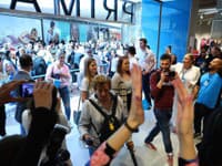 Otvorenie najväčšieho nákupného centra na Slovensku vyvolalo šialenstvo: Nové svetoznáme značky, davy ľudí a tlačenica