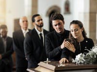 Ohromujúce zistenie o mužoch: Jeden z ôsmich si na pohreb berie... to snáď nie!