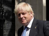 Britský expremiér Boris Johnson sa vzdal funkcie poslanca: Doplatil na večierky počas koronaopatrení
