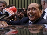 Divoké večierky, daňové úniky či sex s neplnoletou: Aj týmito škandálmi sa preslávil Silvio Berlusconi