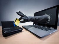 Poľská polícia odhalila internetových podvodníkov: Podviedli tisícky ľudí