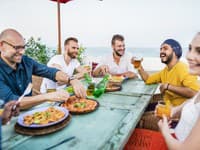 Počúvnite odporúčanie expertov: Tieto jedlá a nápoje na dovolenke určite nekonzumujte