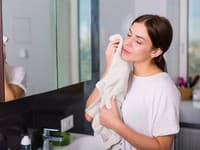 Odborníci odhalili nechutný dôvod, prečo by ste si nikdy nemali sušiť tvár uterákom