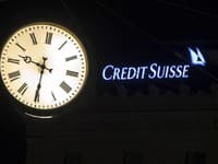 Skupina švajčiarskych investorov žiada odškodnenie za dohodu UBS a Credit Suisse