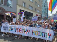 FOTO a VIDEO V Bratislave sa koná Dúhový Pride: Podporili ho aj politici! Polícia upozorňuje na obmedzenia