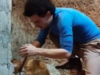 Tínedžer sa pohádal s rodičmi, frustrovaný začal kopať jamu na záhrade: Odpadnete z toho, čo nakoniec postavil