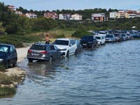 Zaparkovali na pláži a odišli k moru, keď sa vrátili, zažili ŠOK: Dráma v Chorvátsku, na ktorú nezabudnú