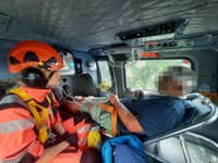 Pomoc horských i leteckých záchranárov potrebovali dvaja turisti