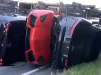 Pohľad na túto nehodu trhá srdce: VIDEO ako z filmu Rýchlo a zbesilo, z luxusných vozidiel ostal len šrot