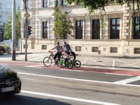 Cyklisti sa búria a vracajú úder vodičom: VIDEO z bratislavského nábrežia, čísla hovoria jasne!