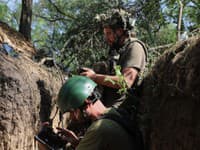Británia má v úmysle poslať na Ukrajinu inštruktorov na výcvik vojakov