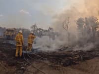 Rozsiahly lesný požiar stále pokračuje, sužuje Queensland: Zničil už vyše 50 domov
