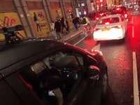 Cyklistu pobúril vodič dodávky: Počas jazdy sledoval porno a masturboval! Extrémne VIDEO