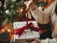 Na vianočné darčeky míňame stovky eur: Ako si môžete vylepšiť rodinný rozpočet?