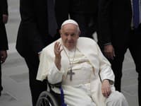 Pápež František zo zdravotných dôvodov zrušil cestu do Dubaja
