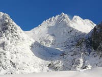 V pohoriach platí mierne lavínové nebezpečenstvo: Horskí záchranári upozorňujú, že sa bude zvyšovať