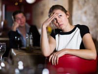 Dievčinu zhrozilo, čo jej partner urobil v reštaurácii: Sedieť s ním, od hanby by ste prepadli pod zem