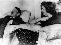 Posledných 24 hodín Adolfa Hitlera: Šialenstvo plné sexu a alkoholu, Eva chcela byť peknou mŕtvolou