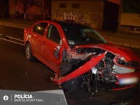 Polícia obvinila vodiča, ktorý opitý poškodil v Bratislave viacero áut