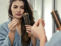 Dermatologička odhalila ŠESŤ vecí, ktoré by svojim vlasom nikdy neurobila: Tieto chyby určite robíte aj vy!
