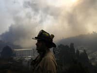 Počet obetí lesných požiarov v Čile stúpol na 131: Pátranie po ďalších stále pokračuje