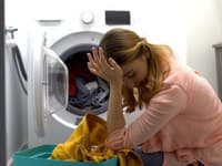 Experti na pranie odhalili PÄŤ bežných návykov, ktorými poškodzujete práčku aj oblečenie: Robíte ich aj vy?