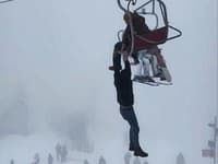 Hororové scény v lyžiarskom stredisku: Muž bojoval na sedačkovej lanovke o život