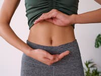 Fitness odborníčka ukázala jednoduché cvičenie pre ženy po menopauze: Zbaví vás brušného tuku, skúste to!