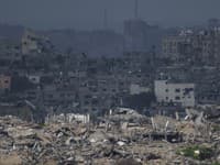 Balíky s pomocou vyhodené z lietadla v Gaze zabili na zemi najmenej päť ľudí