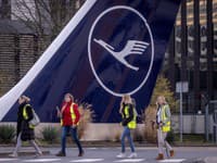 Palubný personál Lufthansy štrajkuje na frankfurtskom letisku: Zruší sa približne 600 letov