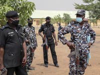 Ďalšie hromadné únosy: Ozbrojenci v Nigérii uniesli vyše 100 ľudí